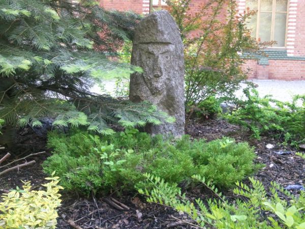 Współczesna kamienna baba z Trzonek ;)