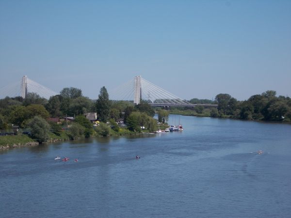 Widok na nowy most autostradowy z mostu mogilskiego .