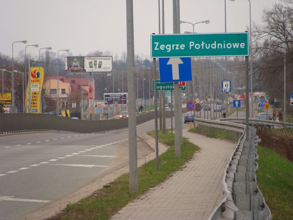 Wjazd do Zegrza od strony Warszawy (04.05.2010)