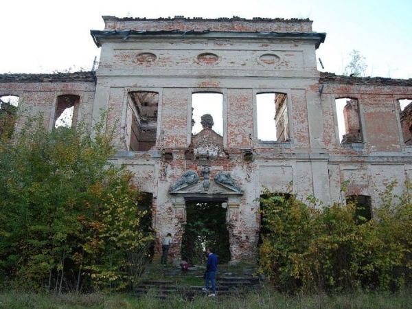 Portal wejściowy od strony wschodniej.