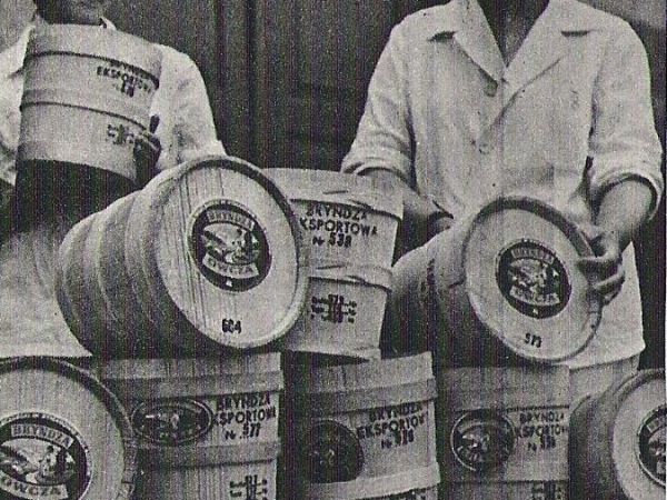 ze zbiorów prywatnych: lata 60-te XX wieku - produkty mleczarskie na eksport - to marka była, renoma, cymes - z publikacji historycznych.