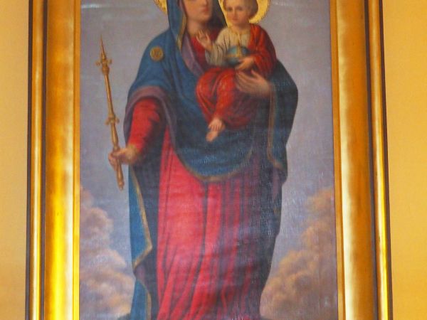 wnętrze świątyni, n/z w prezbiterium obraz przedstawiający Matkę Boską Nieustającej Pomocy -  patronki tutejszej parafii, polecam opisy w galerii.