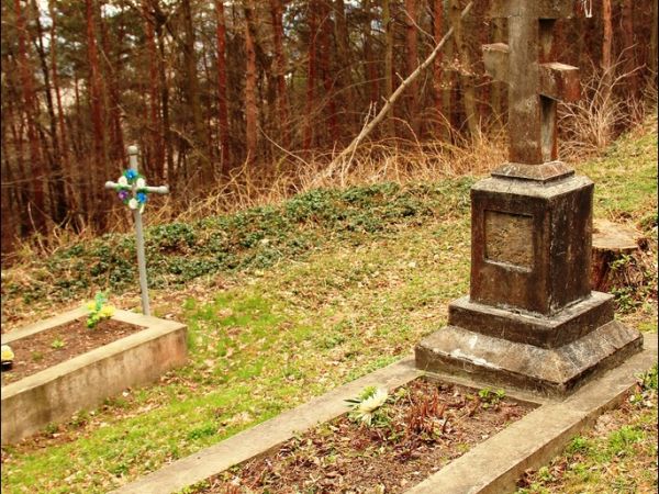 Drewniana cerkiew p.w. Wniebowstąpienia Pańskiego z 1659 r., usytuowana na wzgórzu Dębnik - Dubnyk (344 m n.p.m.), wznoszącym się ponad doliną Sanu.