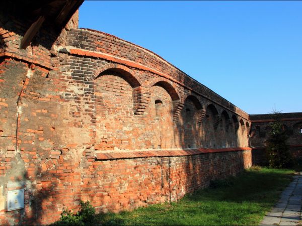 Kościół pw. św. Mikołaja i Stanisława biskupa w Jarosławiu przy ulicy Benedyktyńskiej. Przez starszych mieszkańców zwany Anna Kasarnia, został zbudowany w latac