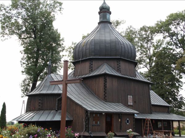 Leszno do 1977 roku nosiło nazwę Poździacz . Cerkiew św. Bazylego Wielkiego , aktualnie kościół pw. NMP Niepokalanie Poczętej, parafia rzymskokatolicka . Zbudow