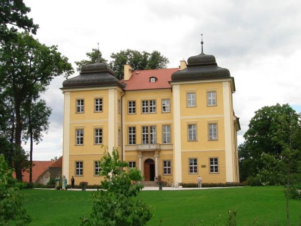 Palac Łomnica (Lomnitz) wybudowany w roku 1720, 1860