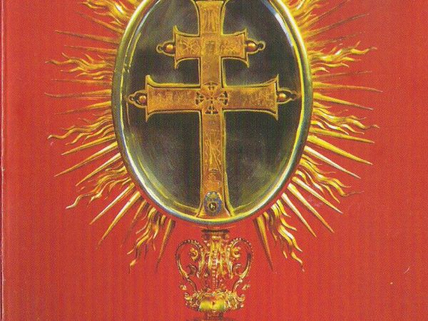 ze zbiorów prywatnych : j/w. Wg tradycji, relikwie Krzyża Świętego zostały podarowane braciom św. Benedykta przez syna węgierskiego króla, księcia Emeryka.