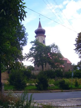 Do kościółka wrócimy, do jego wnętrza.