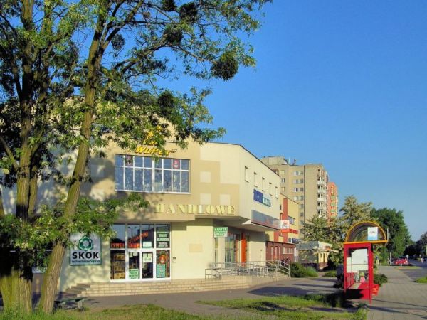 Kędzierzyn-Koźle - pawilony handlowe przy ulicy Wojska Polskiego