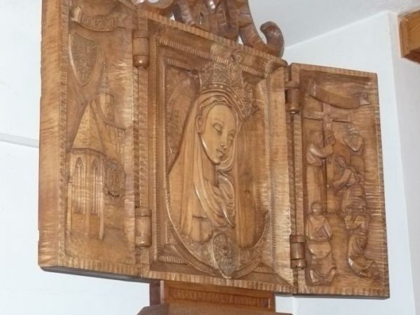 W muzeum są dary ofiarowane Ojcu św. Janowi Pawłowi II,na zdjęciu ołtarzyk z wizerunkiem MB Cierpliwie Słuchającej.