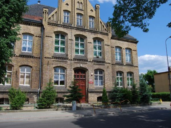 Szkoła podstawowa przy ul. Obrońców Pokoju