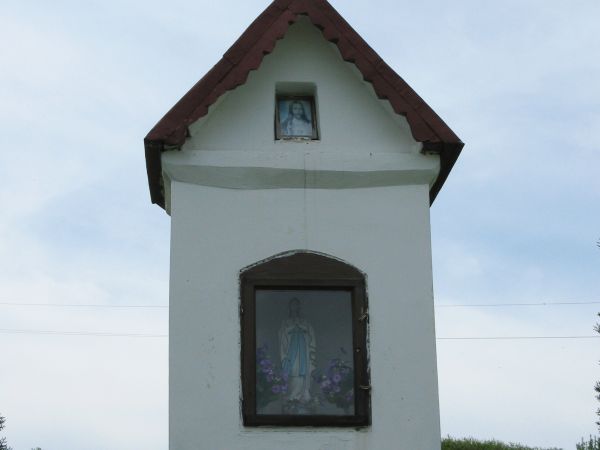 kapliczka dziękczynna "Na Cuprykówce" - Szymon Rakoczy w czasie zaborów do wojska powołany, na front w Bośni i Hercegowinie - ciężki front a on obiecał, że jeśl