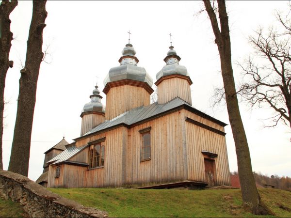 Cerkiew pw. św. Mikołaja w Dobrej Szlacheckiej . Obecnie kościół rzymskokatolicki p.w.  Podwyższenia Św. Krzyża . Zbudowana w 1879 r. Obok , na osi - druga cerk