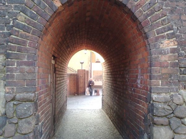 Przejście przez wieżę Głogowską.