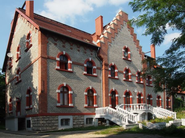 Budynek w dzielnicy Piaski