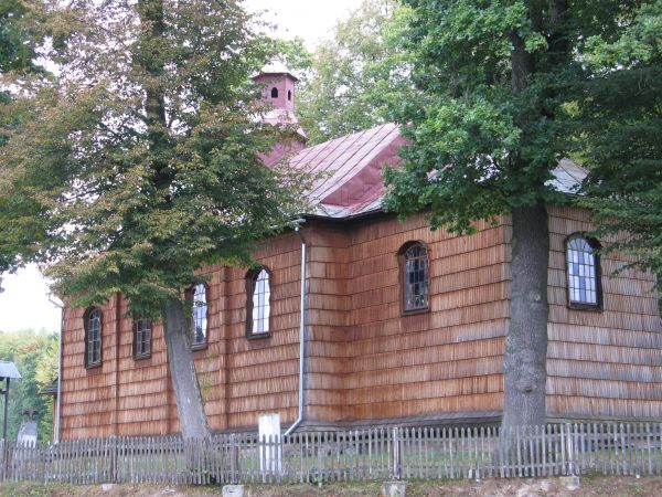 cerkiew - od strony prezbiterium, po wojnie - kościół, widoczny fragment  dzwonnicy.