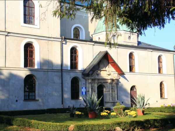 Kościół pw. św. Mikołaja i Stanisława biskupa w Jarosławiu przy ulicy Benedyktyńskiej. Przez starszych mieszkańców zwany Anna Kasarnia, został zbudowany w latac