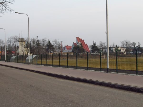 Zmodernizowana ulica Mickiewicza oraz chodnik przy stadionie