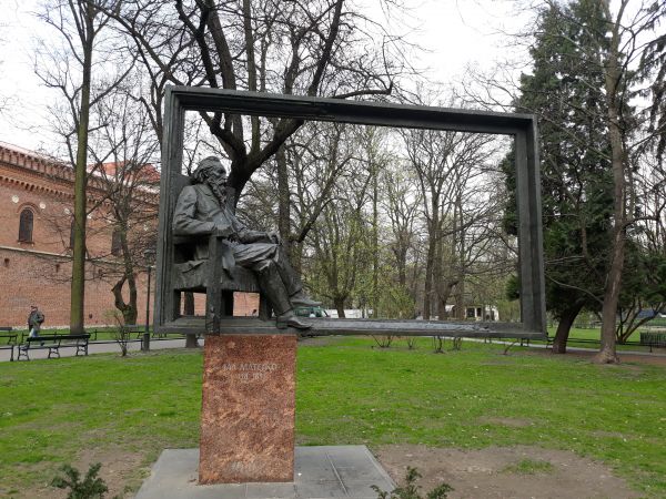 Niedaleko Barbakanu pomnik Jana Matejki