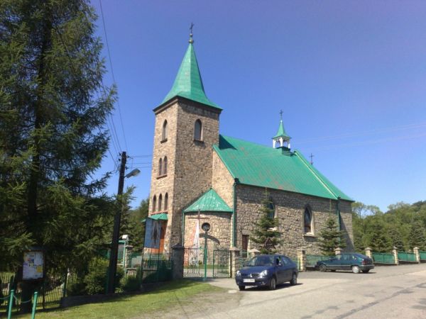 Węglówka - kościół parafialny MB Nieustającej Pomocy