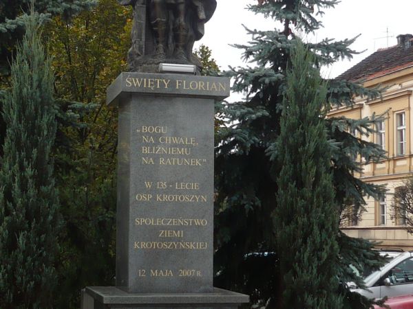 W 135 rocznicę OSP Krotoszyn odsłonięto w 2007r.pomnik Św. Floriana.
