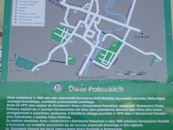 w otoczeniu parku dworskiego - przy bramie głównej : plansza a na niej przekaz informacji by przybliżyć to miejsce, pojęcie mieć - dziękujemy !