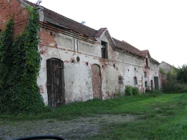Stare budynki w Żuchlowie.2010-09-05