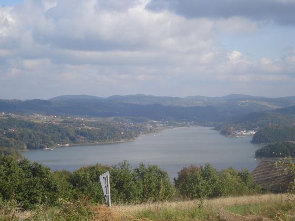 Widok na Jezioro Rożnowskie