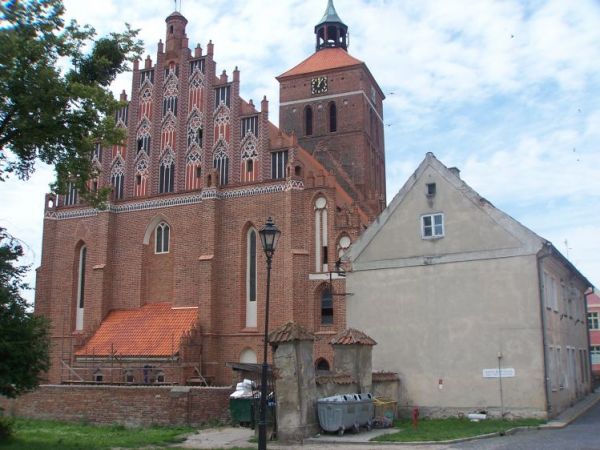 Kościół farny p.w. Świętego Piotra i Pawła z drugiej polowy XIV w