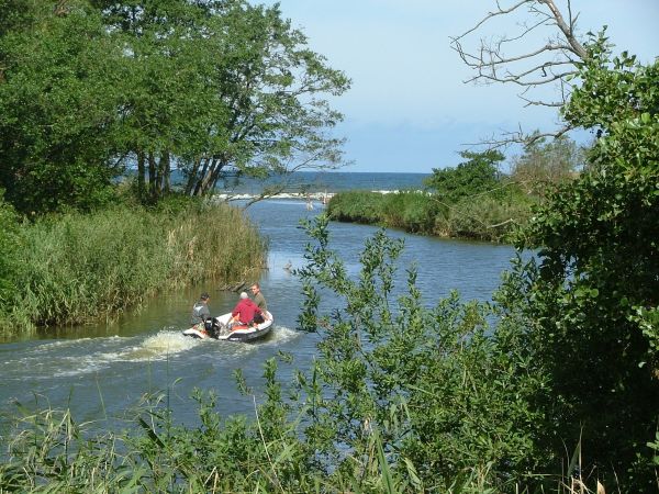 Kanał łączący jezioro Bukowo z morzem Bałtckim.