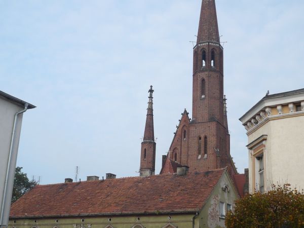 Widok w stronę kościoła p.w NMP Niepokalanej Poczęcia.