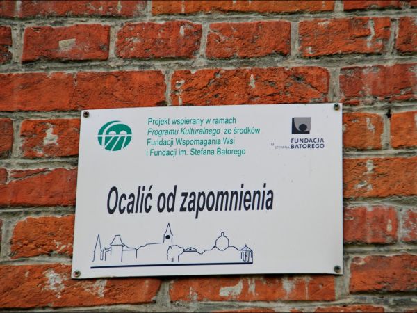 Opuszczona , murowana cerkiew greckokatolicka w Cieszanowie.