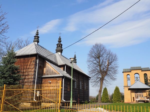 cerkiew, od 1946r. kościół rzymsko-katolicki - odnowiony i zadbany.