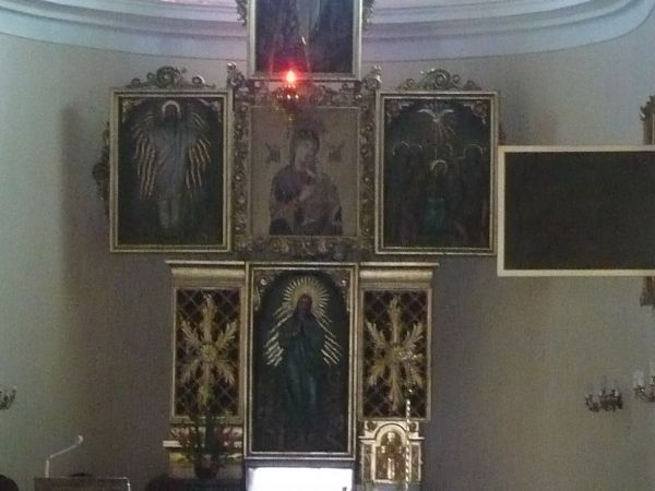 Widok  w  stronę  prezbiterium  ołtarz  główny  z obrazem  Matki  Bożej  Boreckiej  z  1634 r .