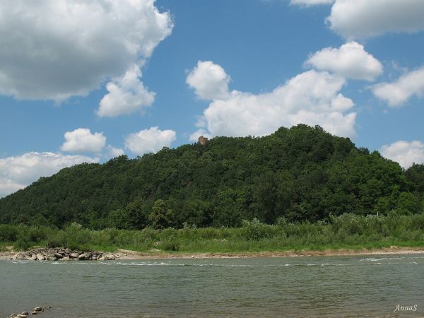 Widok na zamek w Melsztynie