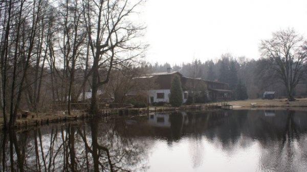 Wieczorem nad stawem. Iłowiec - marzec 2012.