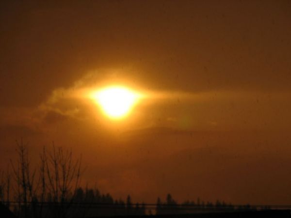 Widok z Maruszyny - "Słońce patrzy spoza burzowych chmur" - maj 2009