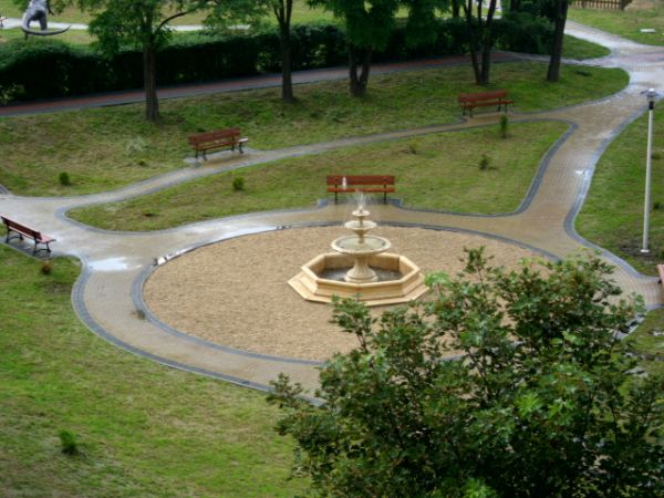 Przy fontannie można się schłodzić w czasie upałów.