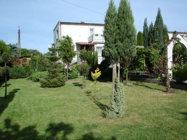 Prywatna posesja w Łobżenicy przy ul. Targowej (St. Piechota)