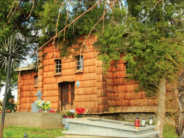 Cerkiew Wniebowstąpienia Pańskiego w Kruhelu Wielkim . Jest jedną z najstarszych cerkwi w Polsce. Wybudowana na pewno przed 1630 rokiem.