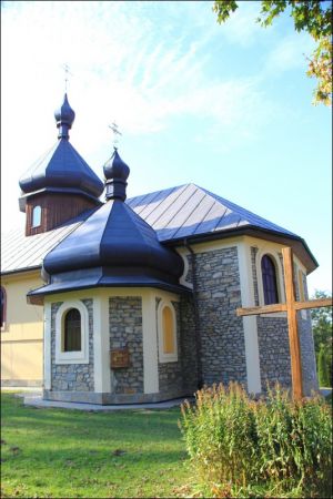 Murowana parafialna cerkiew greckokatolicka św. Michała Archanioła w Olszanach . Cerkiew została zbudowana w 1924, w miejscu wcześniejszej murowanej cerkwi, zbu