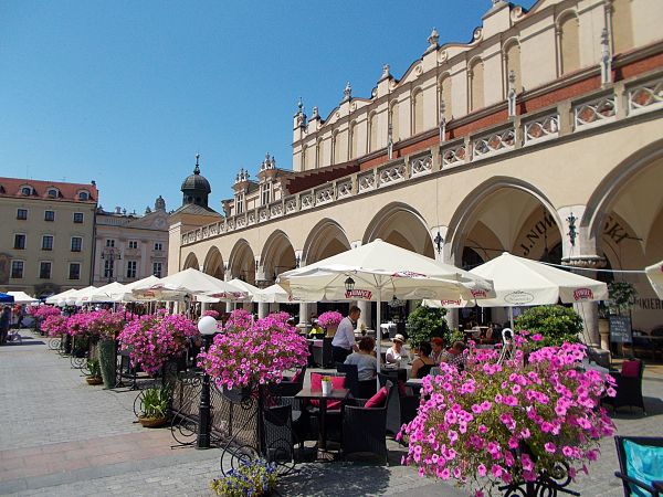Kraków- najpiękniejszy rynek w świecie z Sukiennicami ,wcale nie jest tak drogo ...