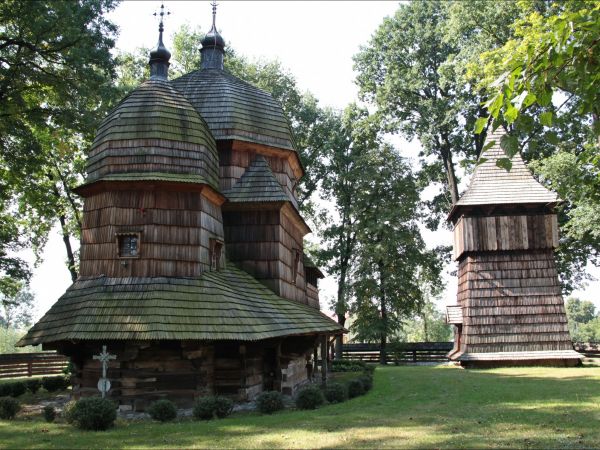 Cerkiew Narodzenia Przenajświętszej Bogurodzicy w Chotyńcu . Zbudowana w 1615 roku.