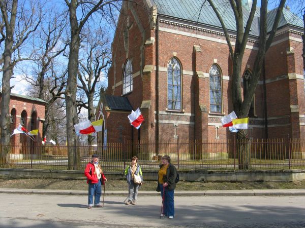 Kościół parafialny pw. św. Katarzyny Aleksandryjskiej, neogotycki, z 1903r. Św. Katarzyna Aleksandryjska słynęła nie tylko z urody, ale i wykształcenia. Nie zgo