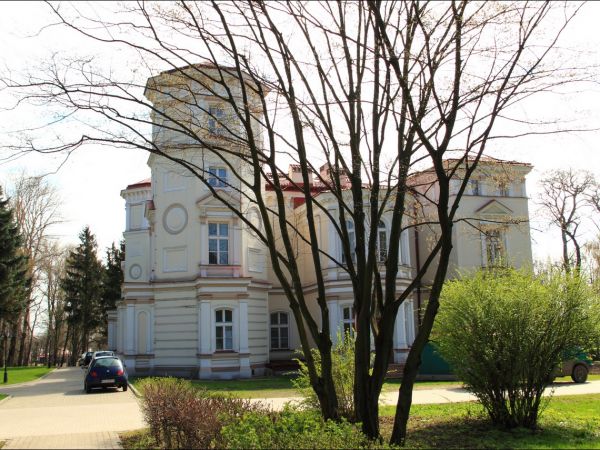 Pałac Lubomirskich w Przemyślu - Bakończycach .  Wybudowany w latach 1885–1887 przez księcia Hieronima Adama Lubomirskiego, według projektu Maksymiliana Nitscha