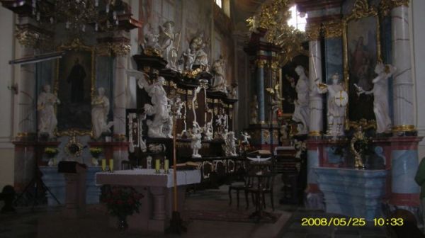 Stalle przy ołtarzu głównym