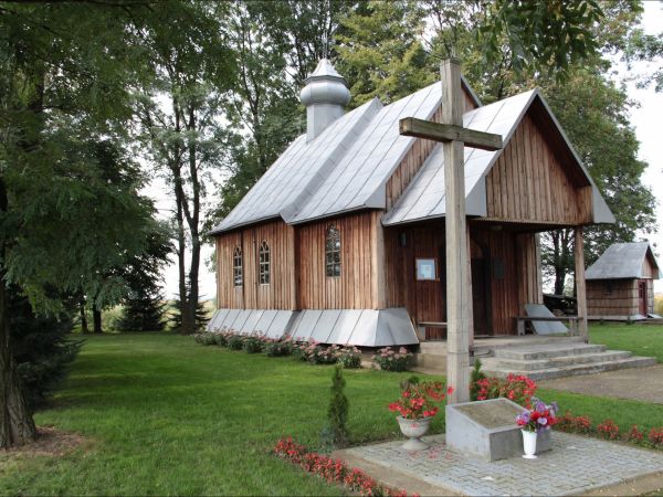 Leszno do 1977 roku nosiło nazwę Poździacz . Cerkiew Trójcy Świętej w Lesznie – drewniana filialna cerkiew greckokatolicka . Została zbudowana w 1857. Obecnie (