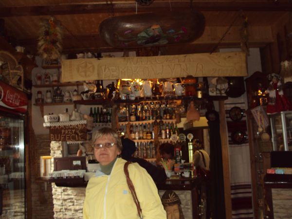 W Karczmie "Łemkowyna" - przy parkingu głównym - za dawnym Motelem, kiedyś słynna na całą okolicę była wódka "faklówka" ale czy dzisiaj ktoś wie, co to były fak