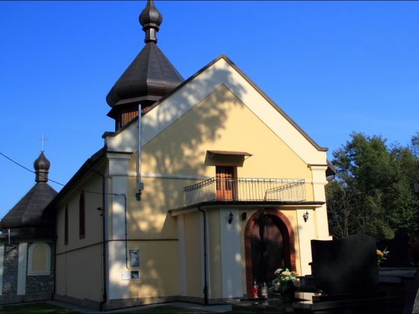 Murowana parafialna cerkiew greckokatolicka św. Michała Archanioła w Olszanach . Cerkiew została zbudowana w 1924, w miejscu wcześniejszej murowanej cerkwi, zbu