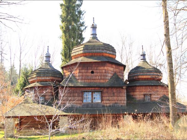 Drewniana cerkiew greckokatolicka pw. św. Dymitra w Piątkowej. Zbudowana przed 1732 rokiem. Świątynia w Piątkowej należy do nielicznych na terenie południowo-ws